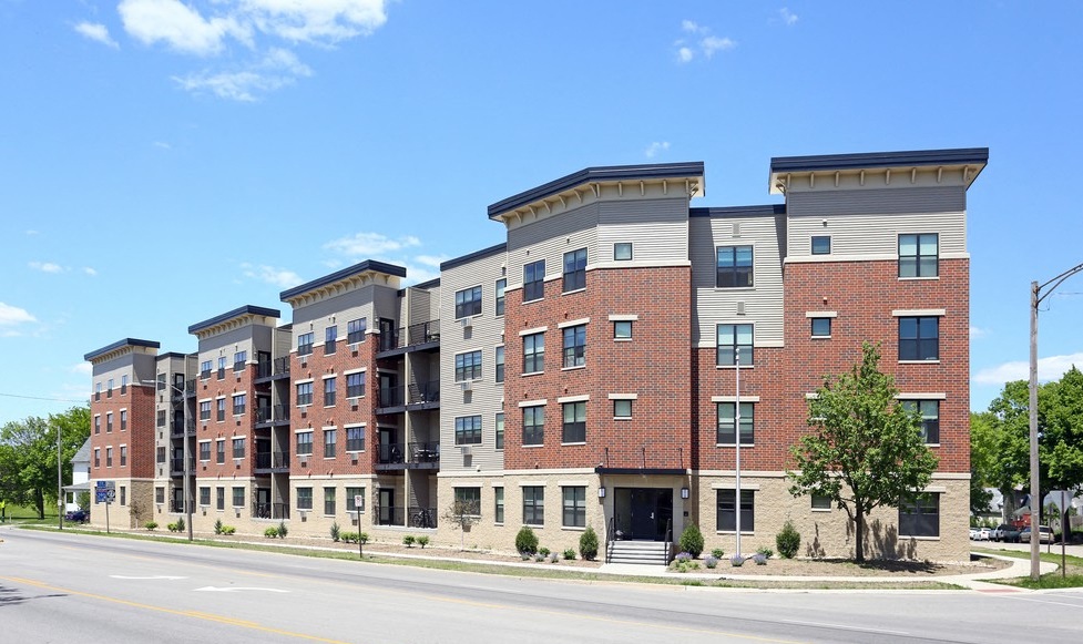 Kingston Village Apartments in Cedar Rapids, IA